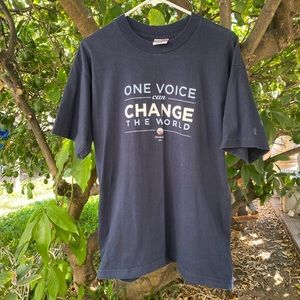 Barack Obama 2008 presidential election campaign shirt.